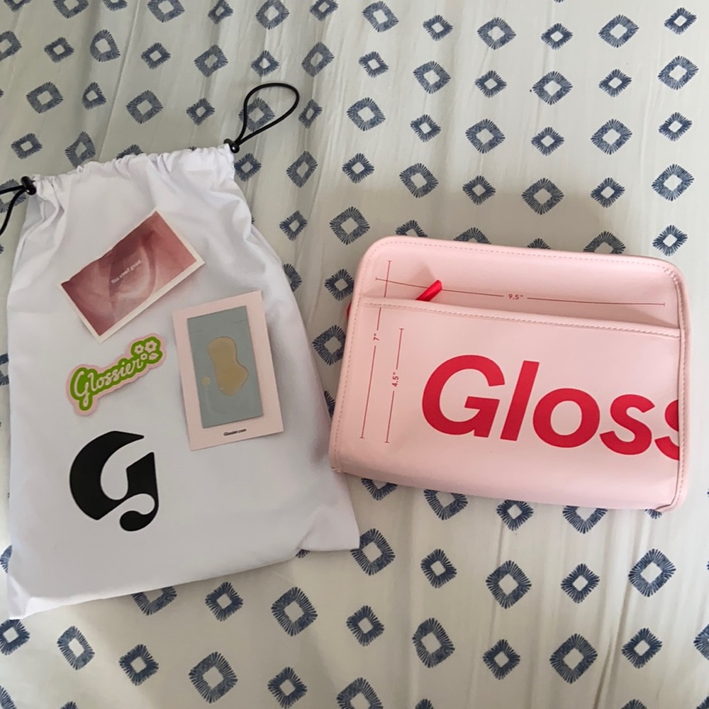 NWT SOLD OUT GLOSSIER BEAUTY BAG